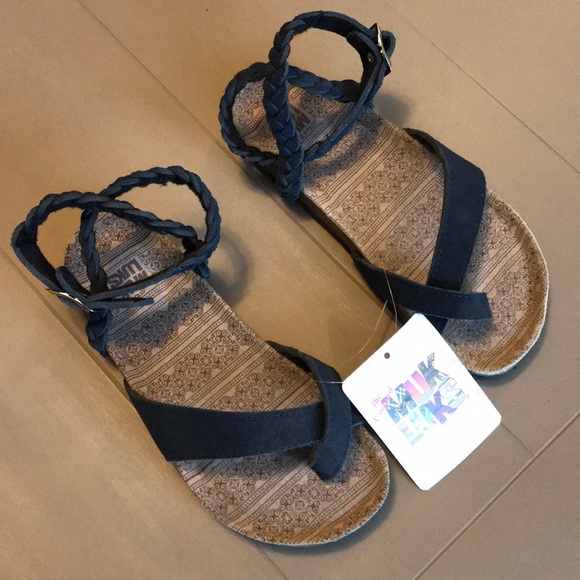 Muk Luks Shoes - New Navy Blue Suede Sandals size 7